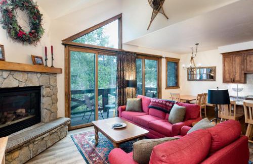Four O'Clock House | Saddlewood Snowbird Townhome - Ski-In Ski-Out - Hot Tub