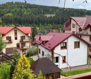 Bukovel House | Sadyba u Halyny Sunrise