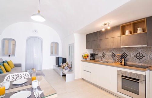 Fira Hotel | Saint George Cave House