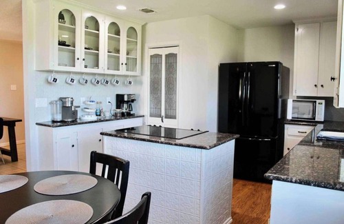Myra House | Saint Jo | Pool| Hot Tub | Fire Pit | 3BR 2BA