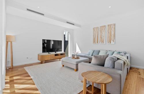 Scarborough House | Salt and Serenity - Short Walk to Beach