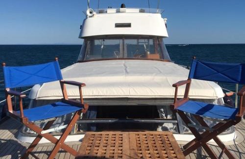 Quartiere XXXIII Lido di Ostia Ponente Boat Rental | Salvador BAHIA Boat and Breakfast