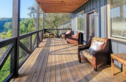 Sevierville House | Sanctuary on Douglas