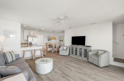Mexico Beach House | Sand Buckets Unit D, Ocean View Beach Townhouse
