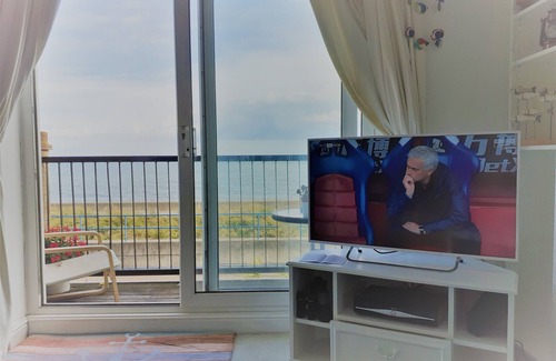 Clacton-on-Sea House | Sand Castles ~ Beachfront town house