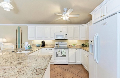 Holmes Beach House | Sand Dollar: Poolside Condo 2 Blocks to Beach by Anna Maria Life Vacation Rentals