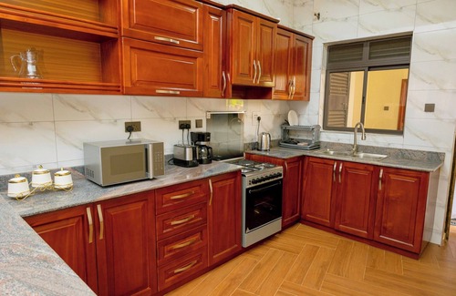 Entebbe Bed & Breakfast | Sand Grains Residences 007