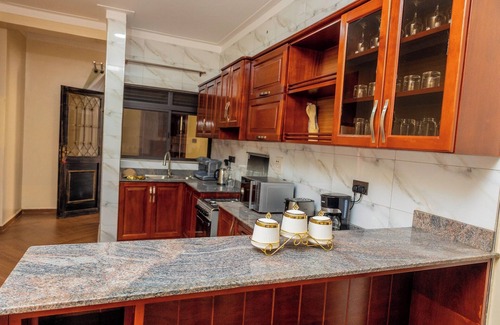 Entebbe Bed & Breakfast | Sand Grains Residences 007