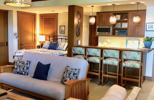 The Strand Apartment | Sand Section Studio in Manhattan Beach, ½ Block to the Sand, South End, PARKING!