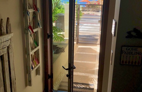 The Strand Apartment | Sand Section Studio in Manhattan Beach, ½ Block to the Sand, South End, PARKING!