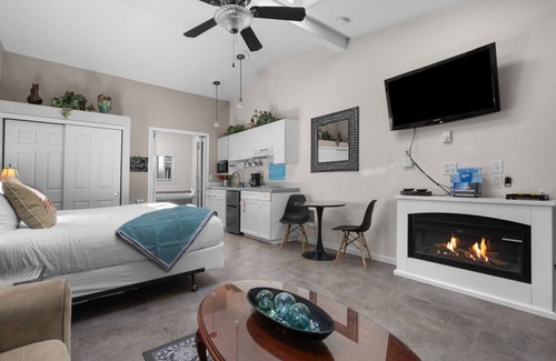 Cannon Beach Cottage | Sandals Inn Spa Suite & Cabana: Steps to Beach | Dog-Friendly