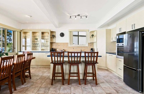 Toogoom House | Sandbar on Moreton – Waterfront -5 bedrms-3 baths-Sleeps 10-WiFi-2 TVs-Linens