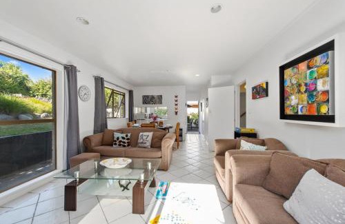 Mount Maunganui House | Sandcastles on Tay - Mt Maunganui Holiday Home