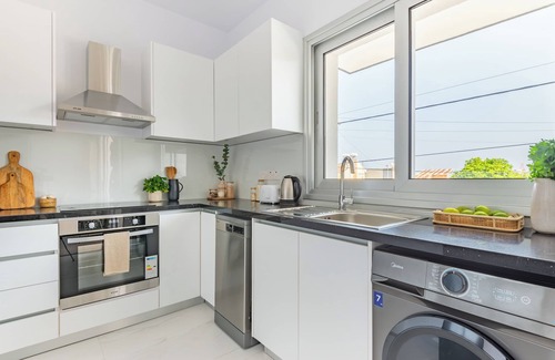 Limassol Apartment | Sanders Cruise - Spacious 2-bdr Apt With Balcony