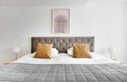 Indre By Apartment | Sanders Main - Endearing Two-Bedroom Duplex Apartment with a Balcony Next to Magical Nyhavn