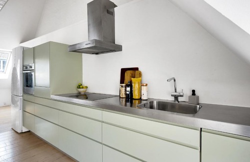 Indre By Apartment | Sanders Main - Endearing Two-Bedroom Duplex Apartment with a Balcony Next to Magical Nyhavn