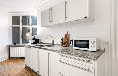 Christianshavn House | Sanders Stage - Cozy 4-bdr Apt Near Nyhavn