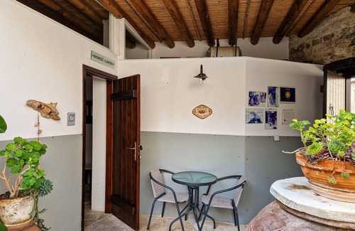 Vasa Koilaniou Apartment | Sanders Village - Lovely Studio w Garden View