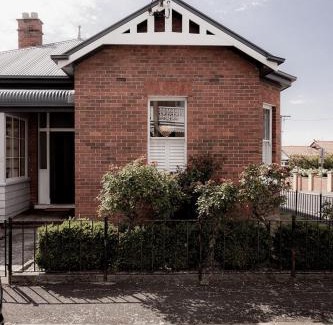 Hobart Central Business District House | Sandy Bay splendour - Steps from the seaside