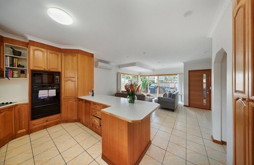 Torquay House | Sandy Bliss - Walk to the beach