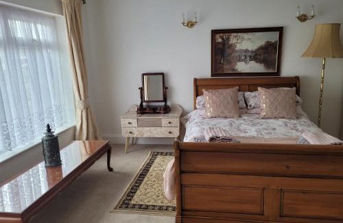 Weston-super-Mare Apartment | Sandy Retreat