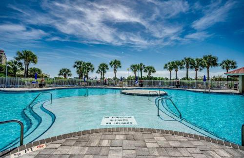 North Myrtle Beach House | Sandy Tee Resort Suite w Giant Pool Oasis
