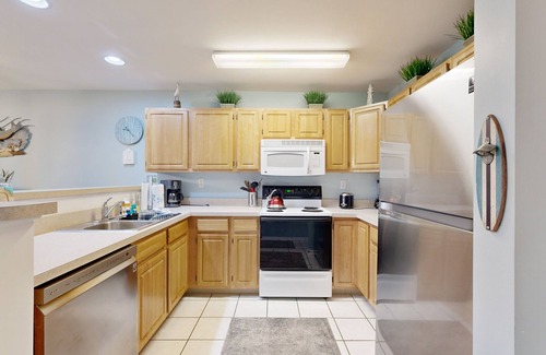 Rehoboth Beach Condo | Sanibel Village Condo w/3 pools & private patio