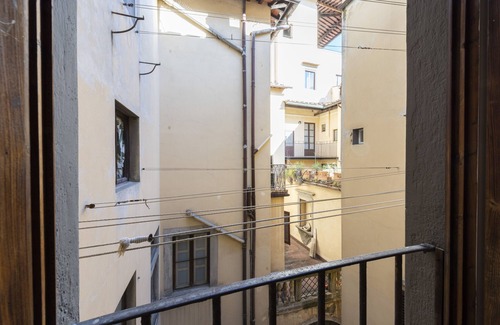 Oltrarno Apartment | Santo Spirito View by Mmega