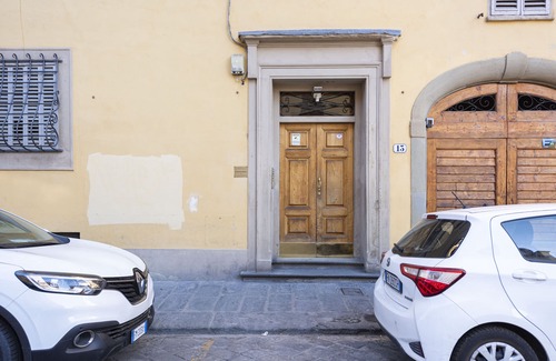 Oltrarno Apartment | Santo Spirito View by Mmega