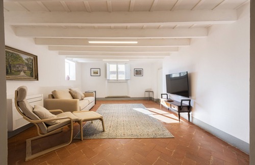 Oltrarno Apartment | Santo Spirito View by Mmega
