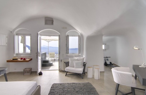 Oia Hotel | Santorini Secret Suites & Spa