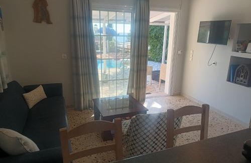 Eleios-Pronnoi House | Sarakiniko villa with private pool