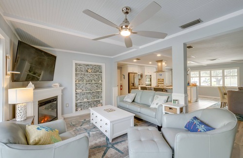 Gulf Gate Estates House | Sarasota Home w/Pool: 4 Mi to Siesta Key Beach!