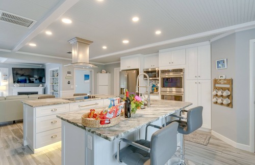 Gulf Gate Estates House | Sarasota Home w/Pool: 4 Mi to Siesta Key Beach!