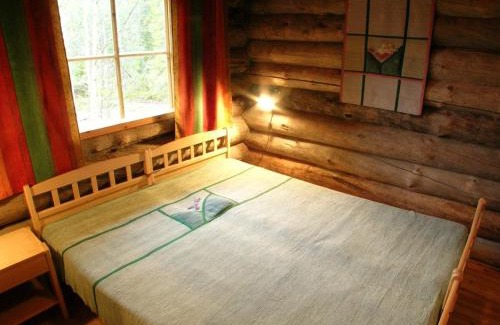 Syote House | Satu 31, kahden makuuhuoneen kelomökki Syötteellä, valaistun ladun vieressä