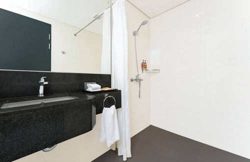 Lapu-Lapu Hotel | Savoy Hotel Mactan Cebu near Newtown Beach