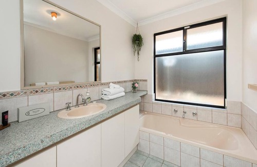 Scarborough House | Scarborough Villa on Duke - EXECUTIVE ESCAPES