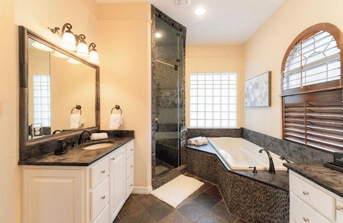 Apache Shores House | Scenic Seclusion Near Austin: 2 Luxe Suites, Designer Dining & City Access