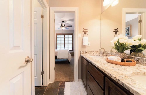 Apache Shores House | Scenic Seclusion Near Austin: 2 Luxe Suites, Designer Dining & City Access