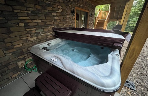 Logan Cabin | "Scenic Solitude" - A great place to experience Hocking Hills !