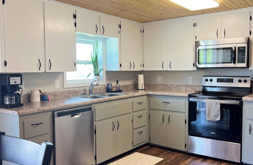 Marshall Cottage | Scenic views, Fire Pit, CozynClose to the Buffalo National RivernPet friendly