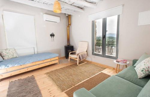 Kouses House | Schefflera Apartment, With Mountain View