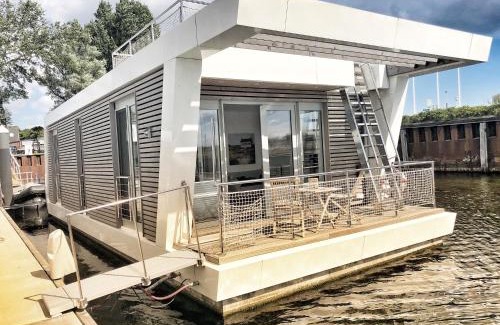 Grossenbrode Boat Rental | Schwimmendes Ferienhaus Heimathafen