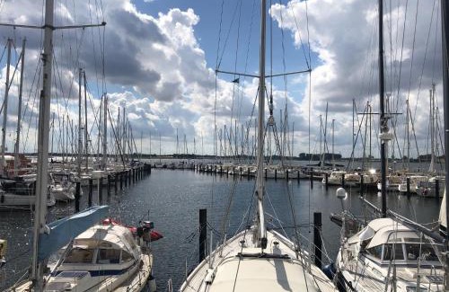 Grossenbrode Boat Rental | Schwimmendes Ferienhaus Heimathafen
