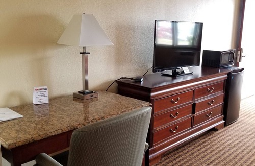 Eau Claire Hotel | Scottish Inns & Suites Eau Claire