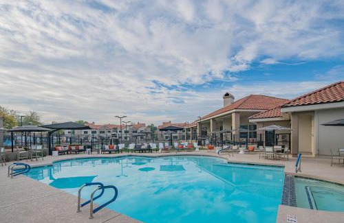 North Scottsdale Apartment | Scottsdale 2BR Condo - Near TPC & Fairmont - Pool - Gym Access - H1059
