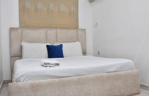 Opebi Hotel | SD HAVENS