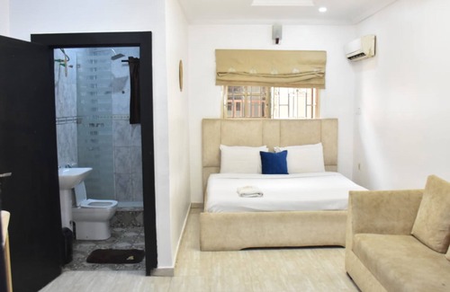 Opebi Hotel | SD HAVENS