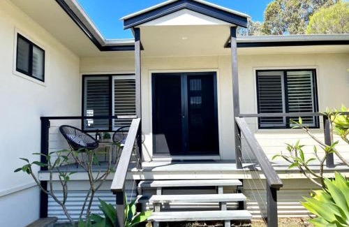 Mollymook Beach House | Sea Breeze on Carroll - 4BR beachside home