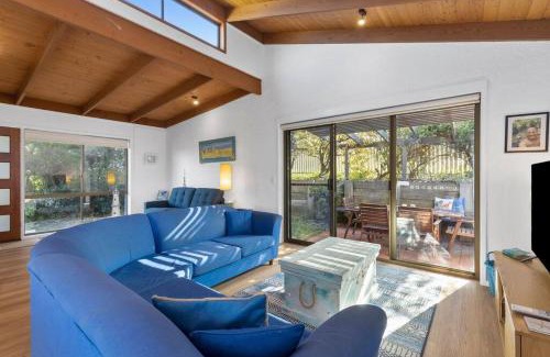 Ocean Grove House | Sea Breeze on Orton - 5 minute walk to the beach!